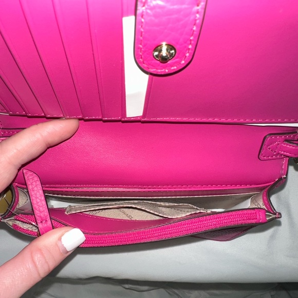 Michael Kors Leather Phone CrossBody - Picture 4 of 13